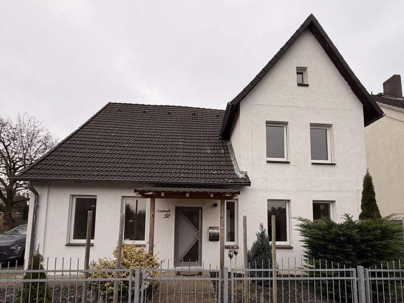 Sanierte 3-Zimmer-Wohnung mit Dachboden, Stellplatz und Gartenanteil